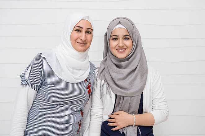 Houidah W. (l) und ihre Tochter