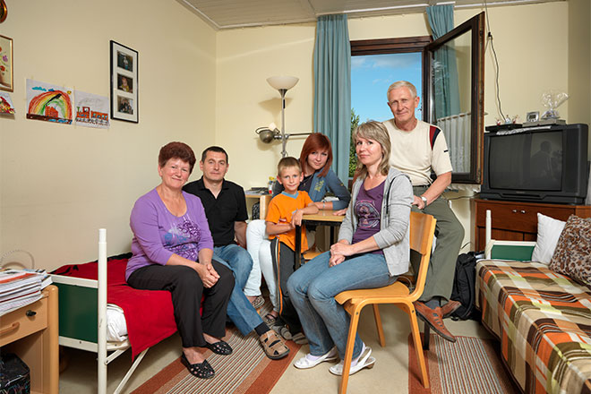 Ethnic German repatriates: Family in her room