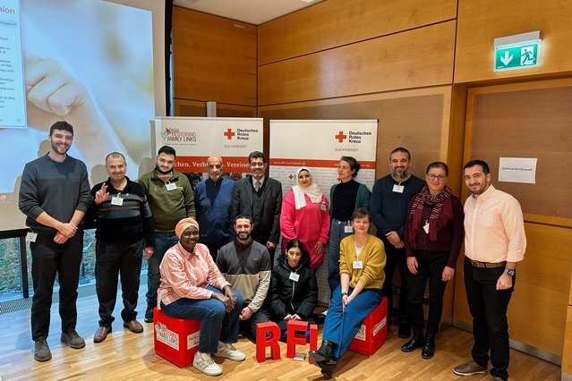 Die Teilnehmenden der Internationalen Familienkonferenz 2025 im DRK-Generalsekretariat. 