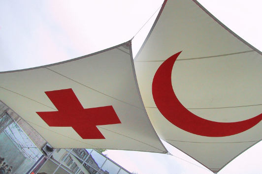 Rotkreuz- und Rothalbmond-Flaggen